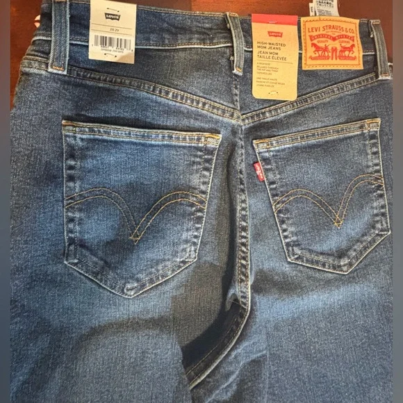 NWT Levi's High Waisted Mom Jeans  Mid Wash Blue 28x29 - Picture 13 of 14
